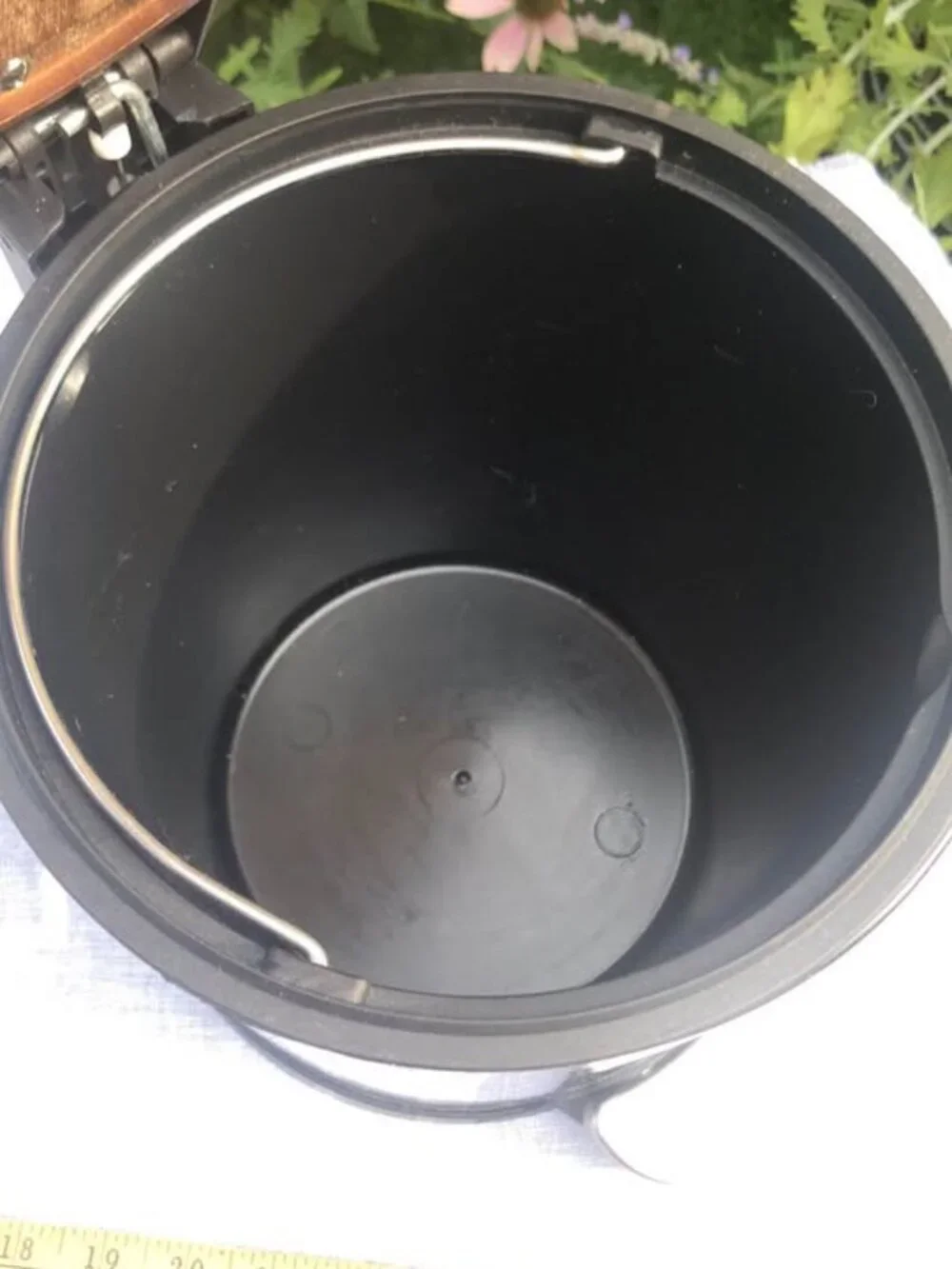 Metal counter top compost container can black with wood lid , removeable inside